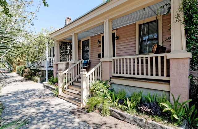 Traveler's Retreat: Your Refuge In the Old Town