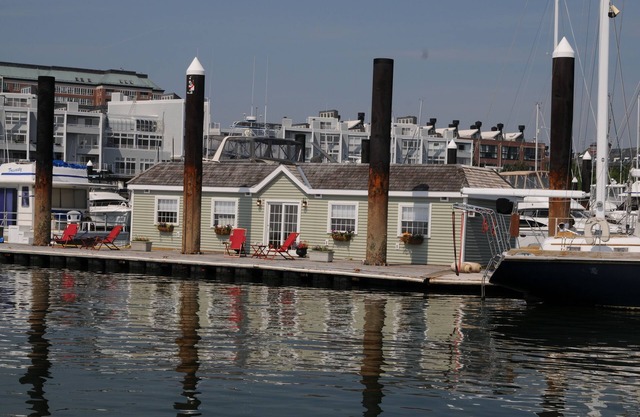 Travelers Choice Best of Boston Houseboat Suite 1!