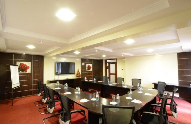 Travellers Safari - Waridi