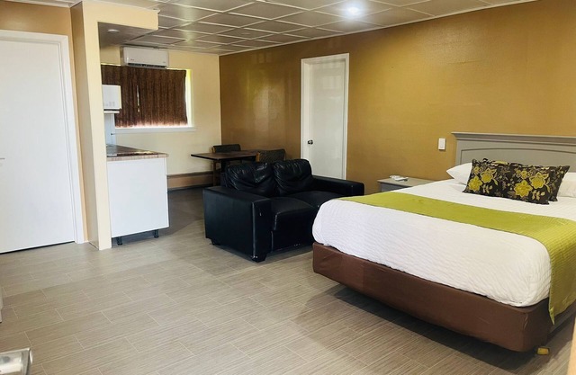 Travelodge by Wyndham Moose Jaw
