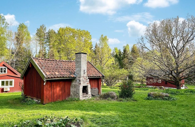 Treat yourself to a break in this charming 18th century farmhouse.