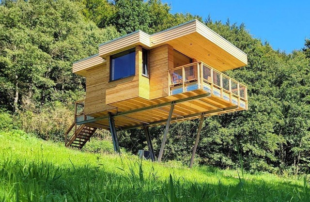 Tree house Aurora, living/bedroom, bathroom - Baumhaushotel Solling