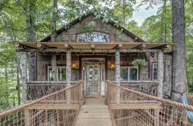 TREE HOUSE on Little Peak Creek Farm!