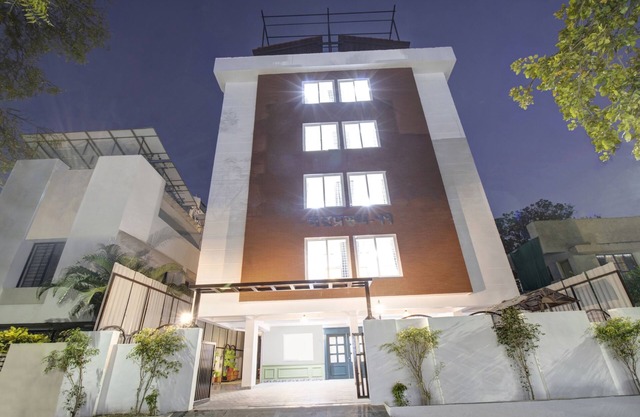 Treebo Chandraprasth Residency