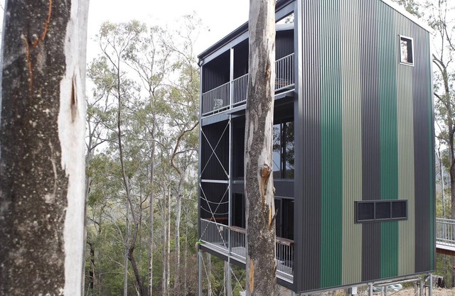 Treehouse #3, Tri-Level, Large BBQ. Amazing views