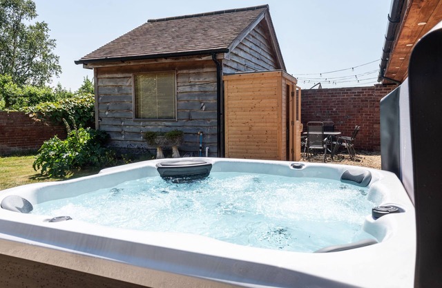 Treehouse Cottage Spa Retreat
