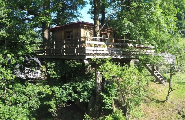 Treehouse with terrace, sauna, and BBQ in Ferdrupt