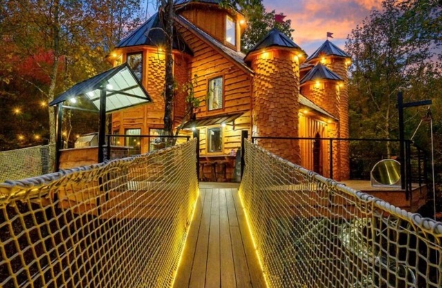 Treetopia Treehouse!Waterfall!3Story Slide!OutdoorBed!Nest Hottub!Sauna!