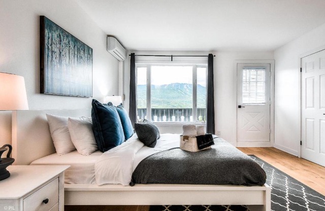Tremblant Hotel Du Lac - Amazing Lake and Mountain View - B427
