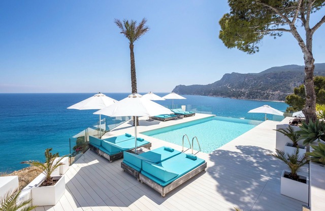 TREMENDOUS HOUSE " PEARL" IN THE BEST AERA OF IBIZA ON THE FRONT LINE OF SEA