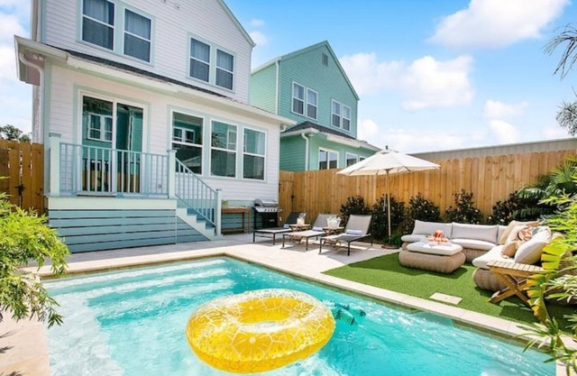 Trendy Oasis with Heated Pool, Grill - Near FQ