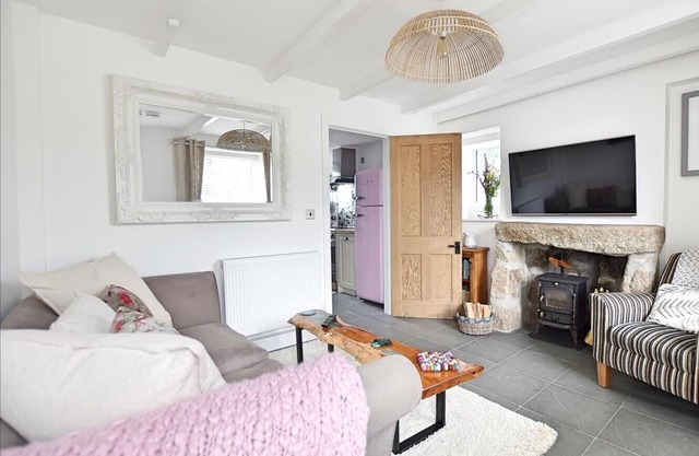 Trezeal - lovely dog friendly Cornish cottage near Mousehole, with parking