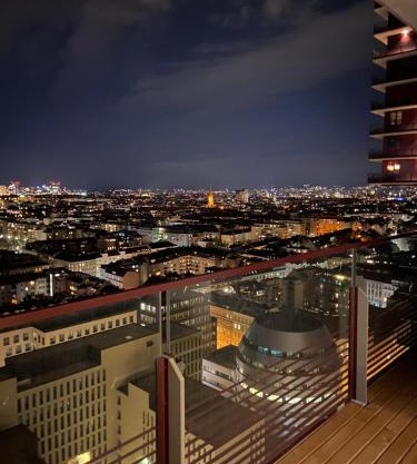 Triiiple Suites Level 22 mit Balkon und Tiefgarage