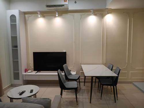 Trion KL Family Suite 3 Bedroom 3 Bathroom By Hazeline Suitestay