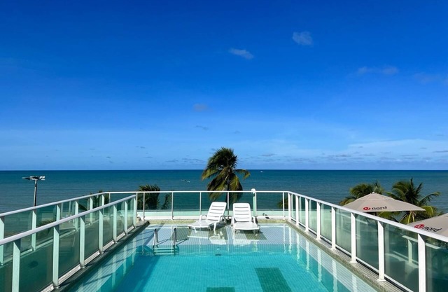 Triple suite with side sea view