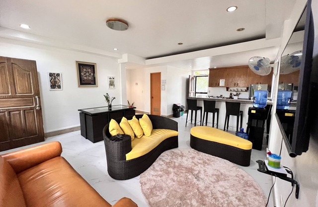 Triple M Vacation Villas - Yellow house