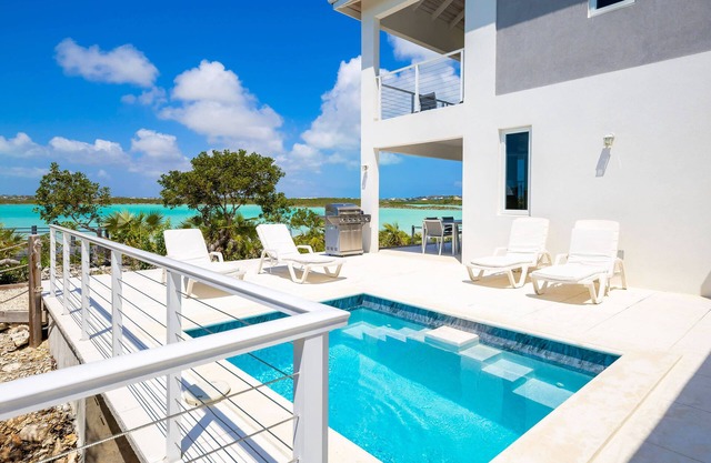 Tropical Waterfront Cooper Jack Bay Villa