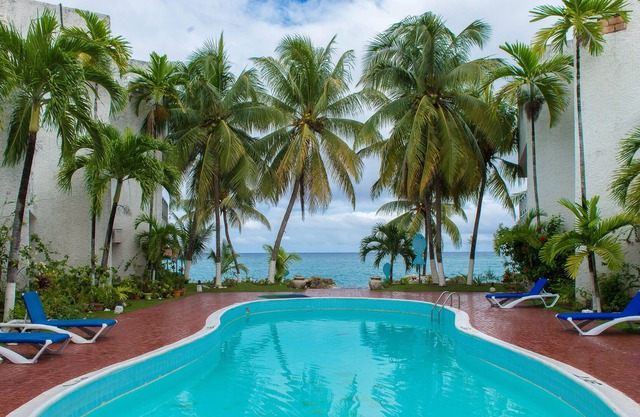 Tropical Beach Suite and Loft