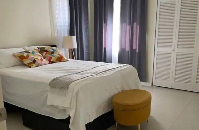 Tropical Bungalow - Close to OchiˑACˑBeach ClubˑFamilyˑSun VillaˑCook Available