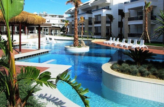 Tropical Gardens E 7 ; spacious duplex bed home