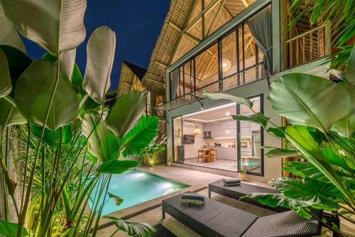 Tropical Hideaway - 1BR Villa with Epic Ricefield Views and Pool