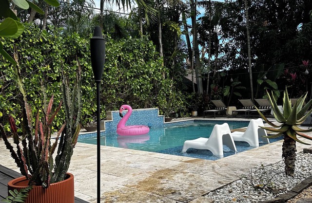 Tropical Oasis in Miami. Heated pool, firepit.