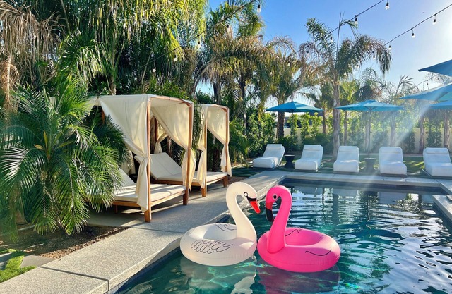 Tropical Retreat with hot tub, heated pool, misters & fire pit