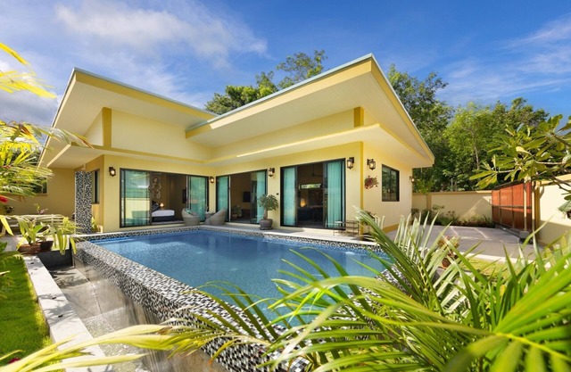 Tropical tranquility in Samui.3 Bedroom villa with private pool. Baan Putahracsa