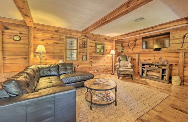 Trout Creek Retreat - Rustic Cabin in Munds Park