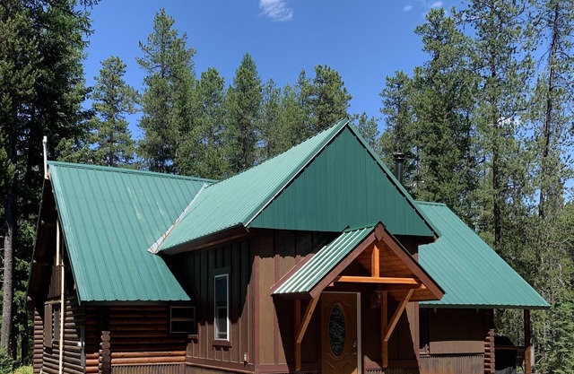 True Montana Log Cabin on 4 acres