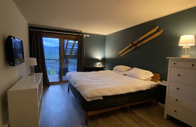 True ski-in/out! Renovated, pet-friendly master suite