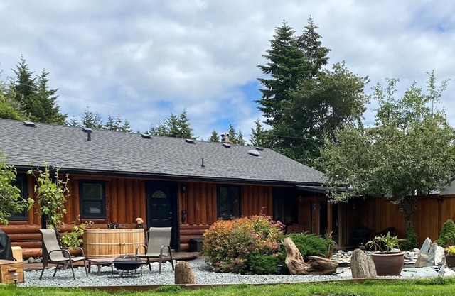 True West Coast experience custom log home with sauna & outside cedar soaker tub