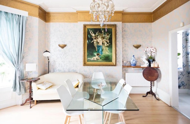 Truly stunning large house in a central location