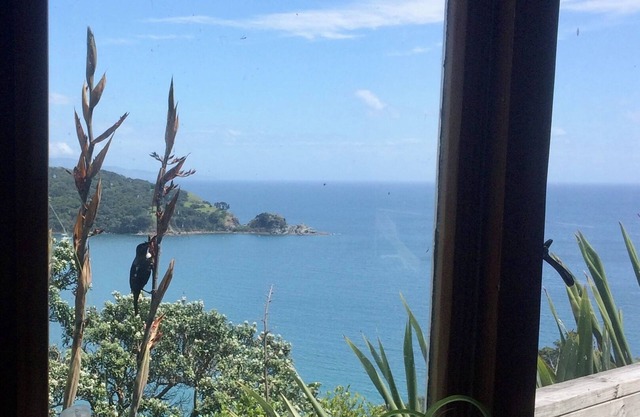 Tryphena sunset and sea views! 5 minute walk to beaches, shops and restaurants.