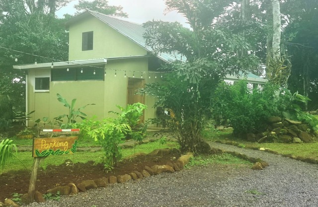 Tucan Greenhousen Loft offers a comfortable stay, surrounded by nature and peace.
