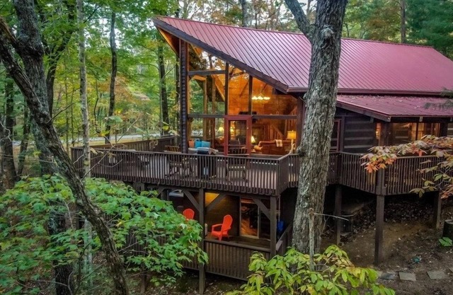 Tucked Away - 3 BR, 2 BA, Tree Top Chalet