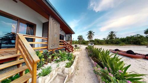 Tucked-away Oceanfront Private Estate By Alom