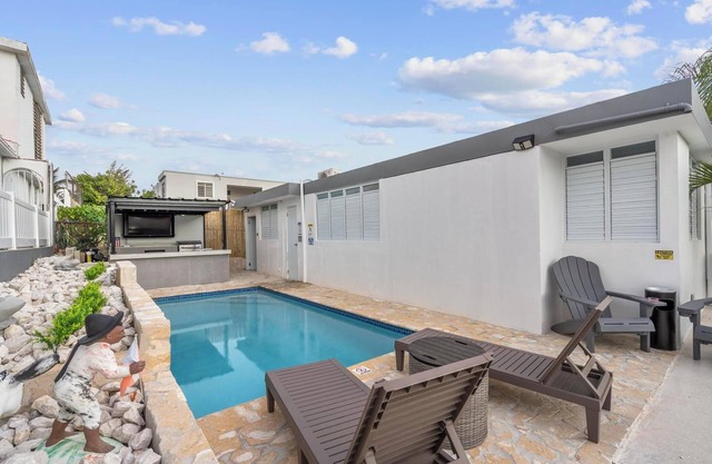 TuKasa Vista Azul Luxury Home w/POOL - Close to beaches
