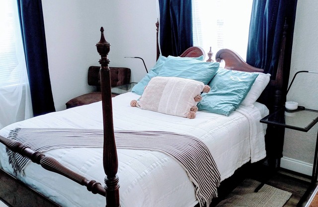 Tullulah-North Shore Home near Jax Zoo 2BR/1BA Just 30-minutes from the beach!