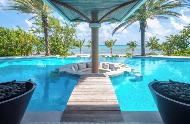 Turtle Breeze by Grand Cayman Villas