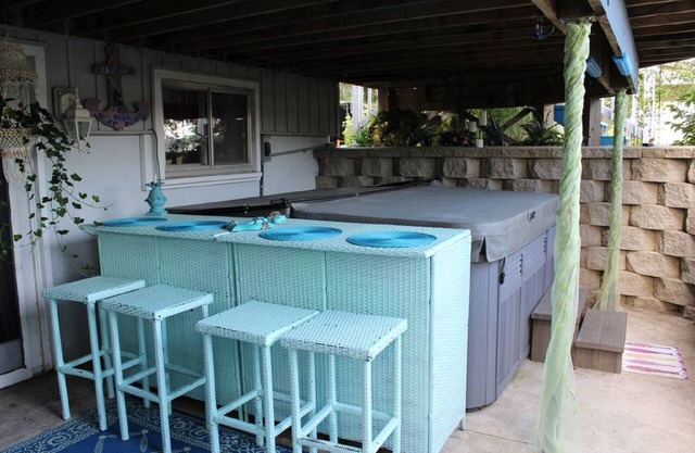 Turtle Cove Lakefront APT. 10 min from MIS, 40 min to Ann Arbor
