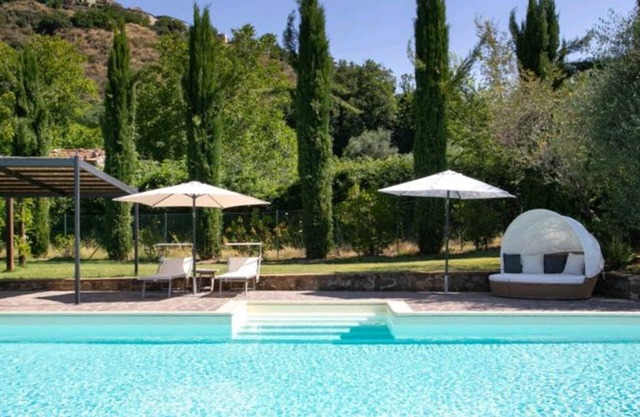Tuscan country Villa for exclusive use with large pool (16x7m) and Far-View