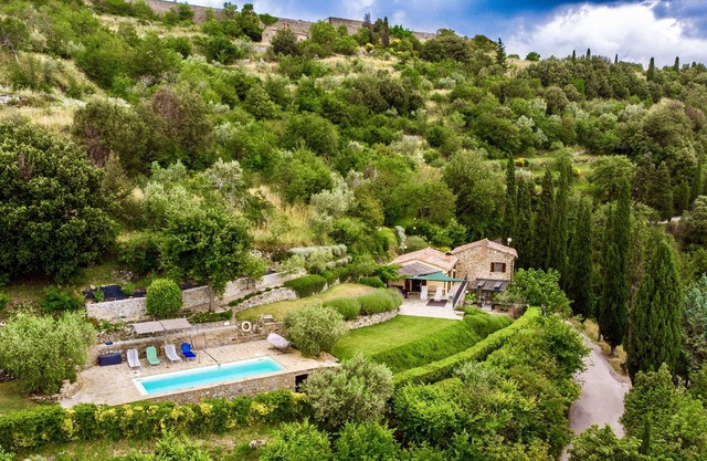 Tuscan Dream: Gorgeous Private Cortona House with Expansive Views, Garden & Pool