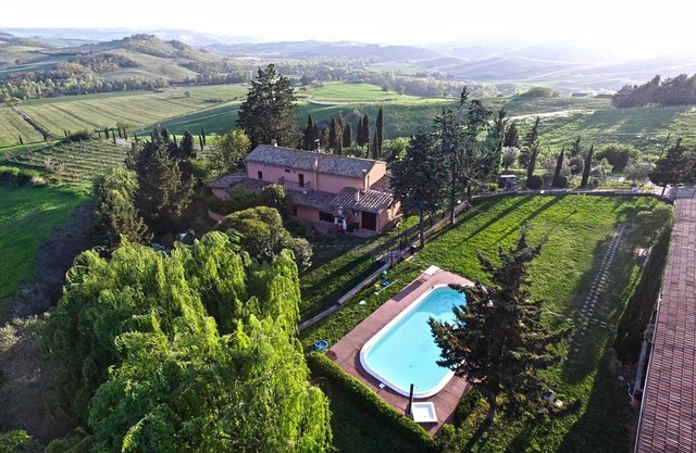 Tuscan Hideaway With Pool