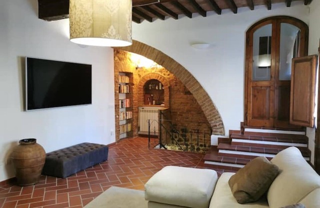 Tuscany, Elegant apartment in an ancient village
