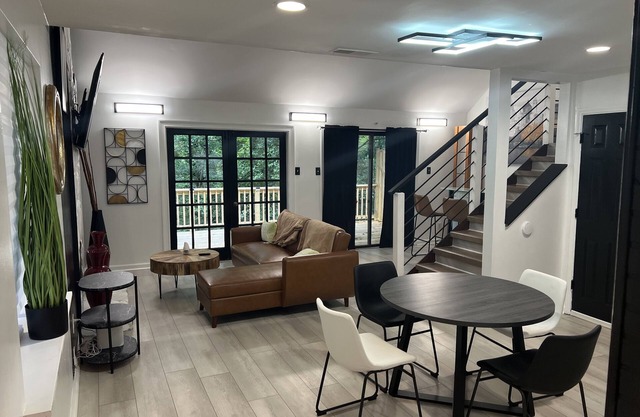 Tuxedo Touch Modern 2BR Townhouse