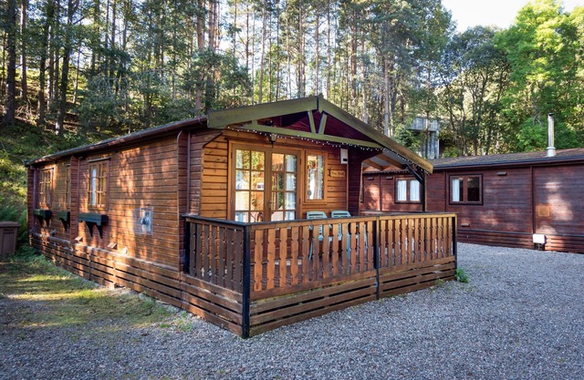 Twa Hoots Lodge - a lodge that sleeps 4 guests in 2 bedrooms