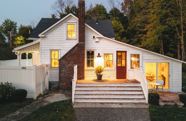 Twin Cedar Pond: Modern Farmhouse w/Sprawling Deck and Oversized Indoor Hot Tub