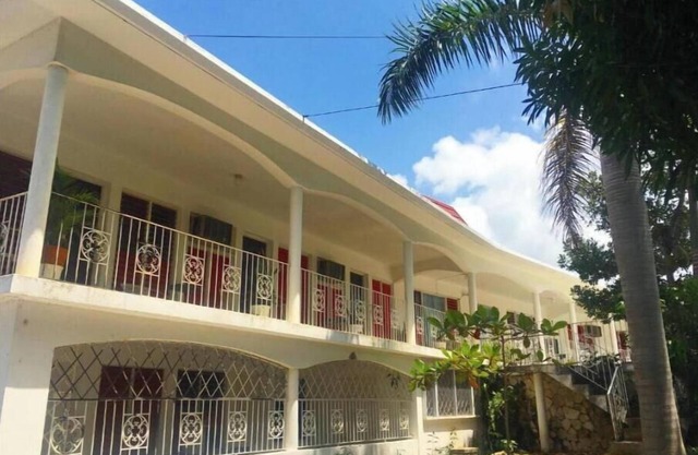 Twin Room with Porch and garden view. Private bathroom. Shops 8 min. walk.