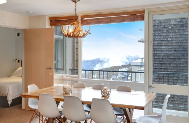 TWIN TOWERS 504B - Mt Buller Village - Family Small Group Accommodation